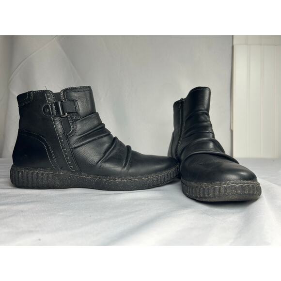 Clarks Womens Caroline Orchid Boot Sz 10 M Black Leather Bootie Casual academia - Picture 1 of 9